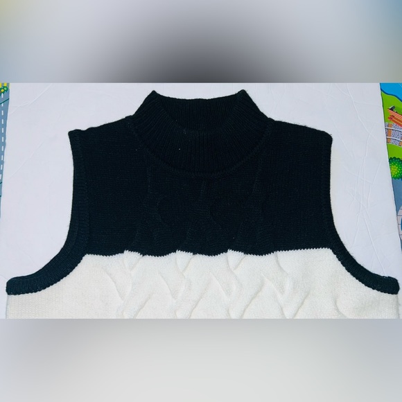 Calvin Klein Black & White Sweater Vest Cable Knit Mock Neck size M - Picture 2 of 5